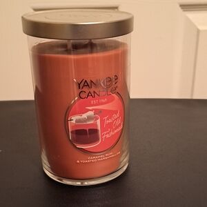 Yankee Candle Toasted Oak with Caramel Rum Scent